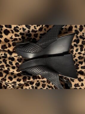 New Apt. 9 size 7 medium black wedge heels